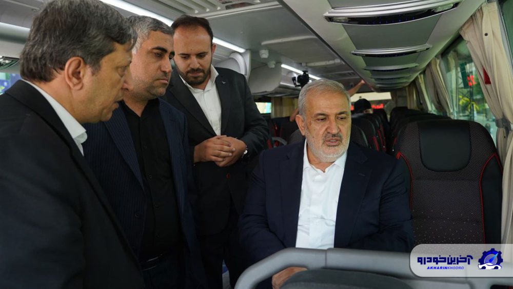 در حاشیه سومین نمایشگاه تحول صنعت خودرو ؛ بازدید وزیر صمت از خودروهای وارداتی برقی و تجاری گروه بهمن