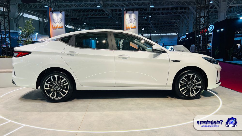 نمای جانبی سدان KMC EJ7 پلاس