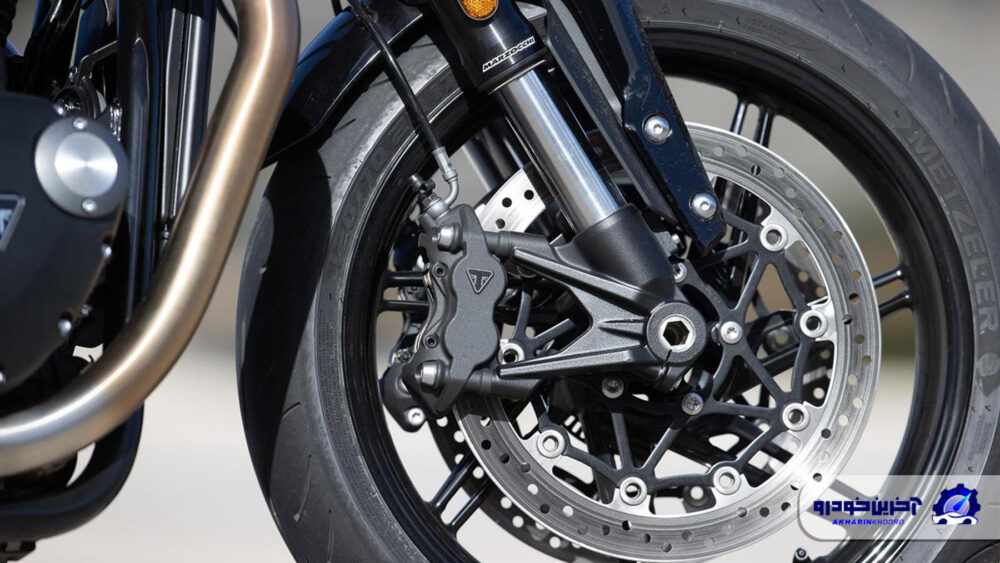 هندلینگ ترایومف Speed Twin1200 مدل ۲۰۲۵