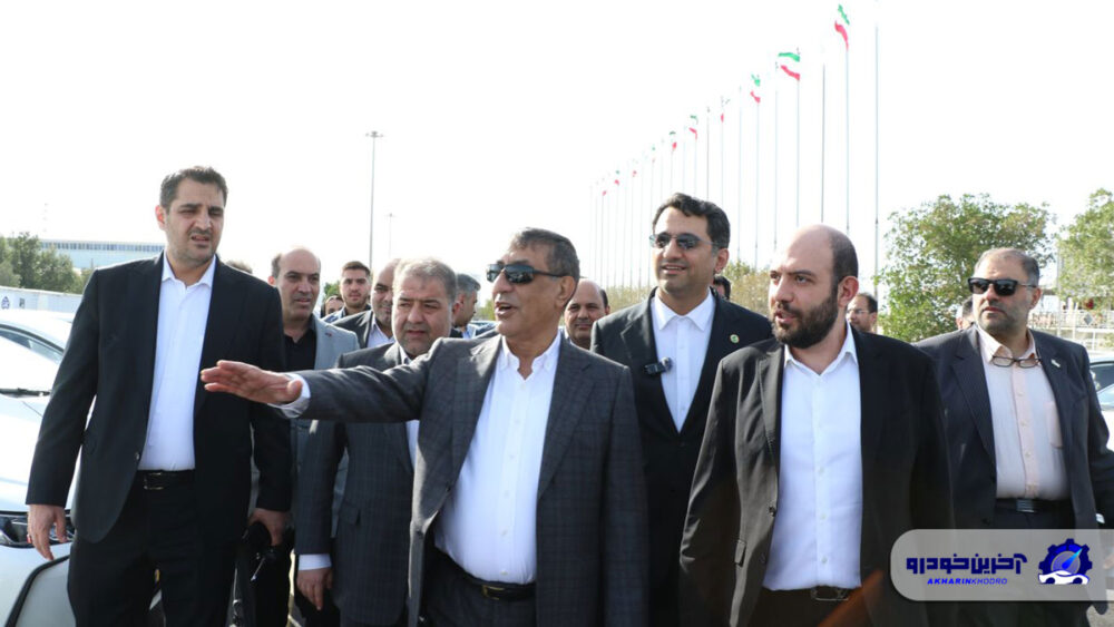 مراسم بازدید از تاکسی های هیبریدی خودروسازان راین در جزیره کیش
