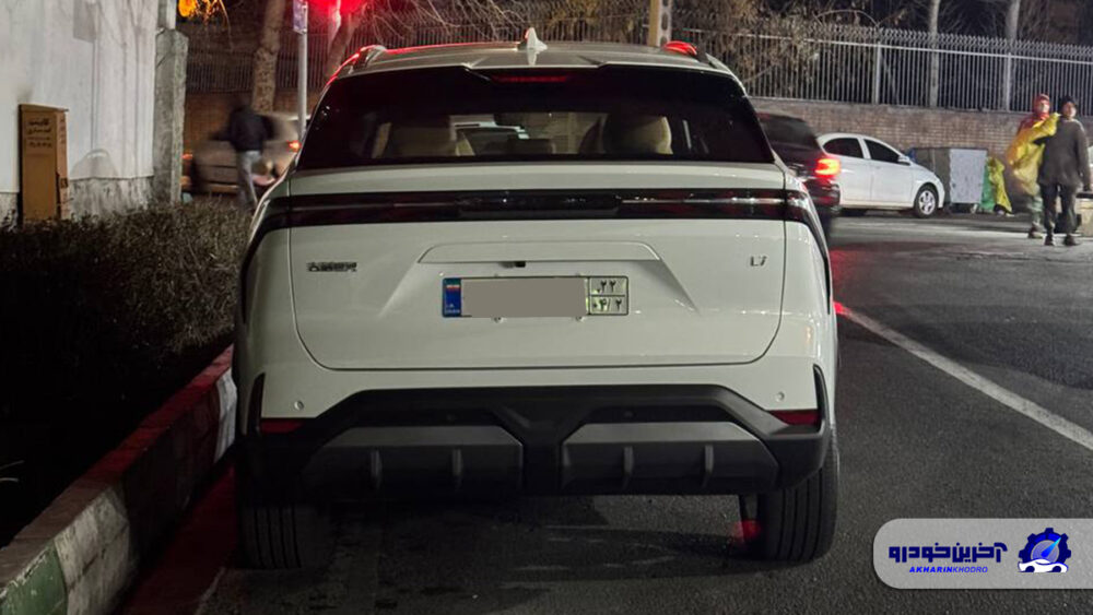 نمای پشت جیلی L7 کرمان موتور