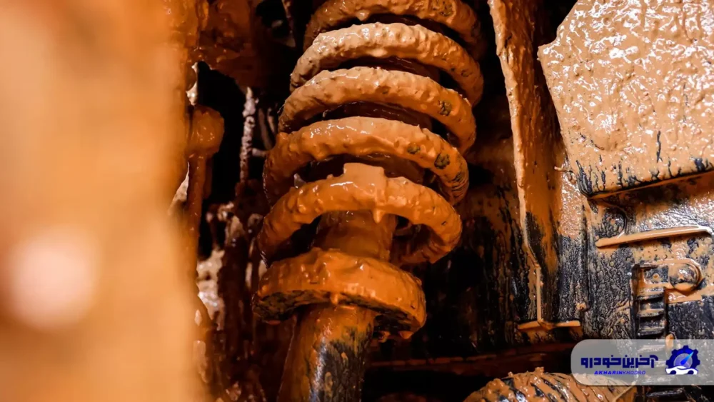 فورد رنجر سوپر دیوتی غرق در گل و لای ۶۰۰ کیلویی ؛ تست سنگین برای اثبات دوام واقعی