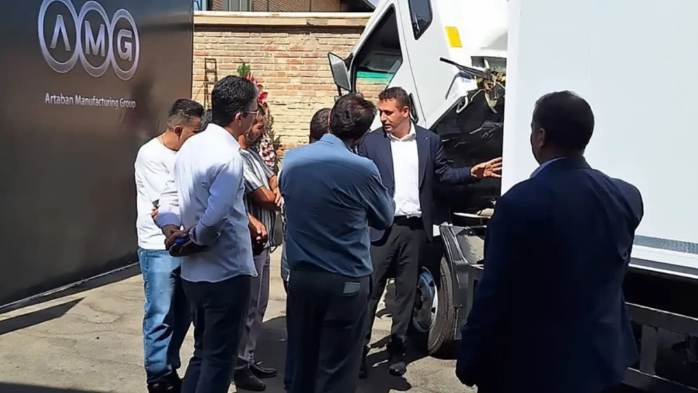 آیین تحویل رسمی کامیونتهای آترا۶ به مشتریان سازمانی