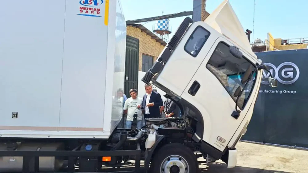 آیین تحویل رسمی کامیونتهای آترا۶ به مشتریان سازمانی