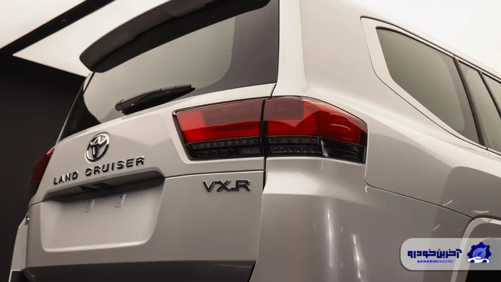 حضرت در لباس نو ؛ نگاهی به لندکروزر اتاق 300 فول با مدل 2025