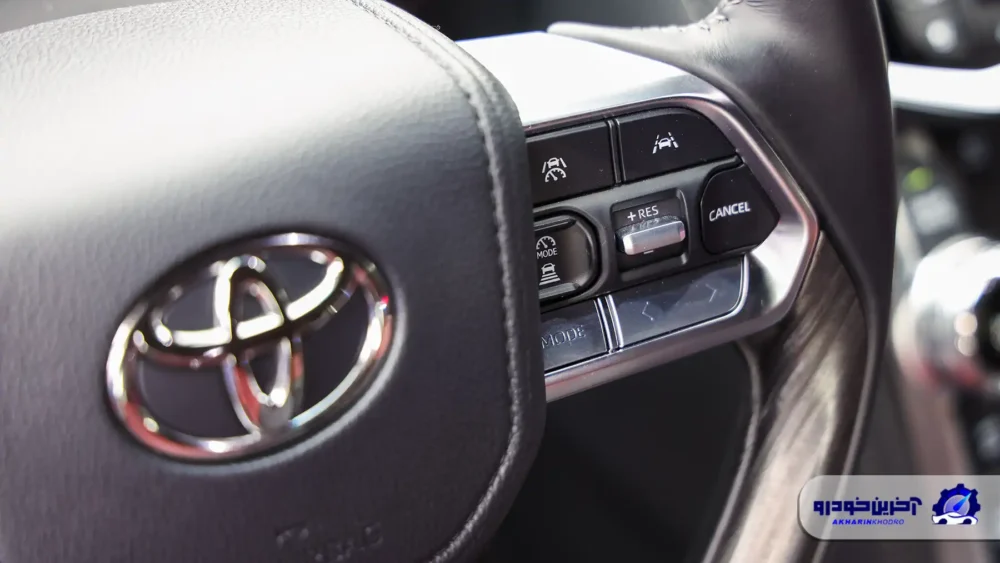 حضرت در لباس نو ؛ نگاهی به لندکروزر اتاق 300 فول با مدل 2025