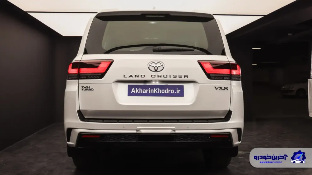 حضرت در لباس نو ؛ نگاهی به لندکروزر اتاق 300 فول با مدل 2025